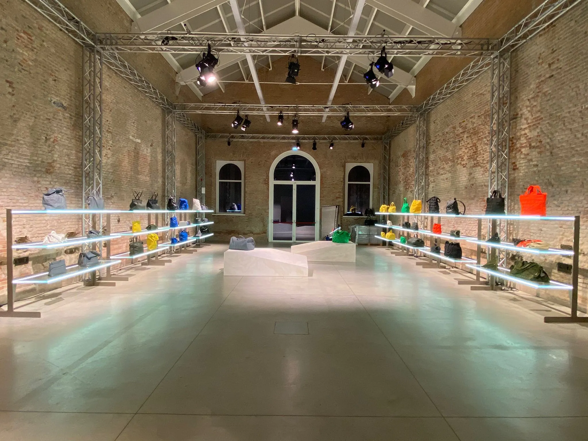 bv-showroom-01